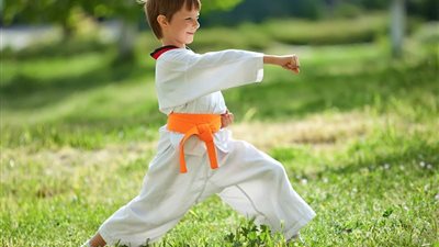 6 ألعاب تساعد على تهدئة طفلك كثير الحركة (إنفوجراف)