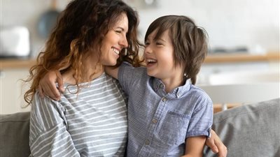 5 كلمات يعشق الأطفال سماعها من الأم