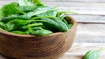 3 فوائد للسبانخ لعلاج مرضى القولون 