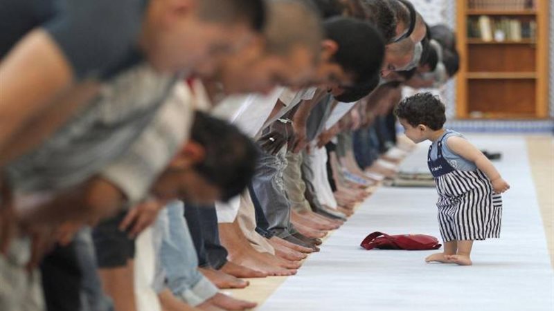 ما حكم اصطحاب الأطفال
