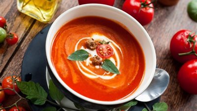 طريقة عمل شوربة الطماطم بالكريمة 