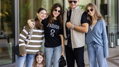 نانسي عجرم تفاجئ الجمهور بصورها مع زوجها وبناتها: «كل ما أفعله من أجلكم»