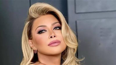 شاب يفاجئ نوال الزغبي على الهواء ويعرض الزواج عليها بطريقة مثيرة (فيديو) 