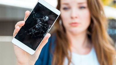 تفسير رؤية الهاتف المكسور في المنام للمتزوجة والعزباء