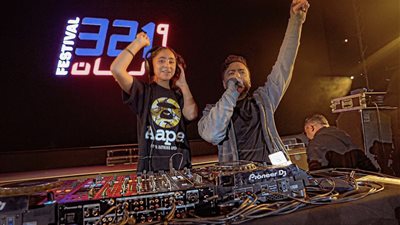 ابنة تامر حسني تشعل الـ Dj في حفله بدبي (فيديو)