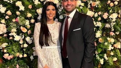 ريم سامي تحتفل بخطوبتها برقصة مع شقيقها محمد سامي (فيديو)