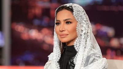 بسمة وهبة ترد على منتقديها بسبب عزاء والدة لطيفة: «داخل بين البصلة وقشرتها»