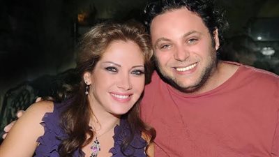 طليق سلافة معمار يبكي على الهواء ويؤكد: بنتي دفعت الثمن (فيديو)