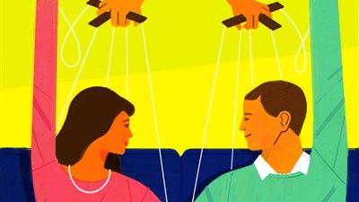 3 طرق لتحويل صديقتك إلى حبيبة (إنفوجراف)