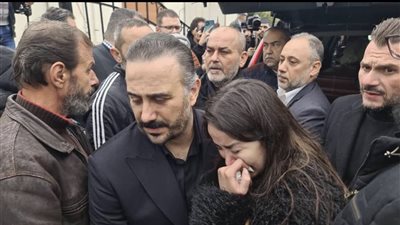 مشاهد أثارت الجدل في جنازة والد الفنان قصي خولي (صور)