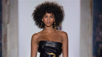 المغربية إيمان همام تخطف الأنظار في أسبوع الموضة بباريس (صور) 