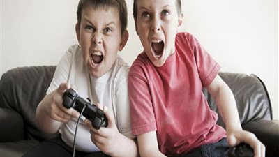 5 أضرار تلاحق طفلك مدمن الألعاب العنيفة 