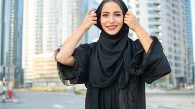 تفسير حلم إرتداء العباية فى المنام للعزباء والمتزوجة