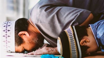 هل الرجل مسؤول عن صلاة أهل بيته؟ «الإفتاء تُجيب»