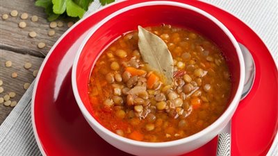  طريقة عمل شوربة العدس البني بالطماطم