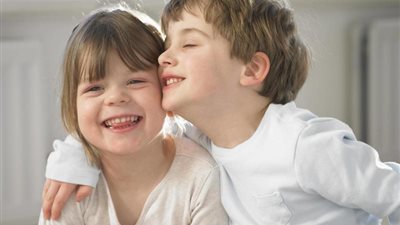 كيف أنمي مشاعر الحب بين أبنائي؟ 4 نصائح مثمرة