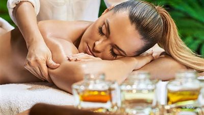 إزاي تدلك زوجتك بالخطوات؟ «دلعها وريحها»