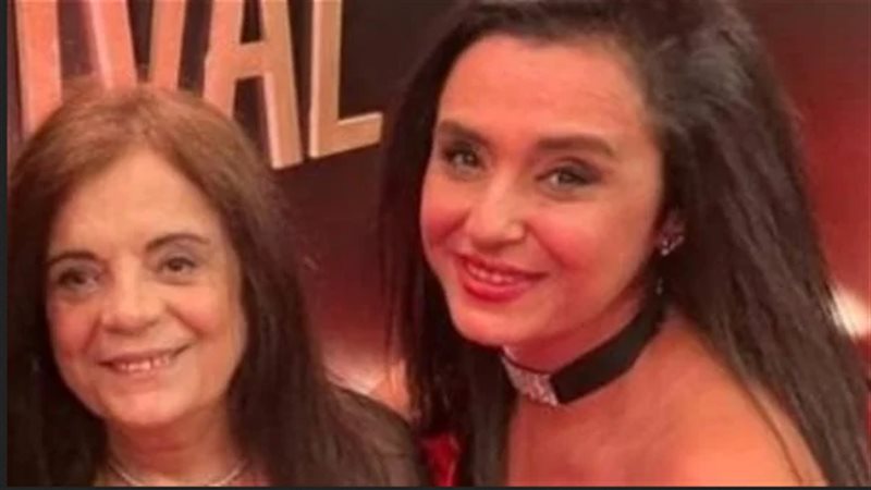 رشا سامي العدل ووالدتها
