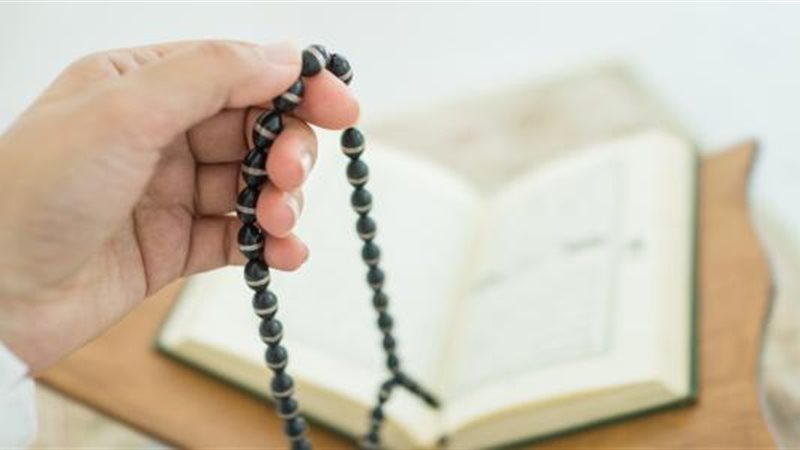 هل يجوز الصلاة على