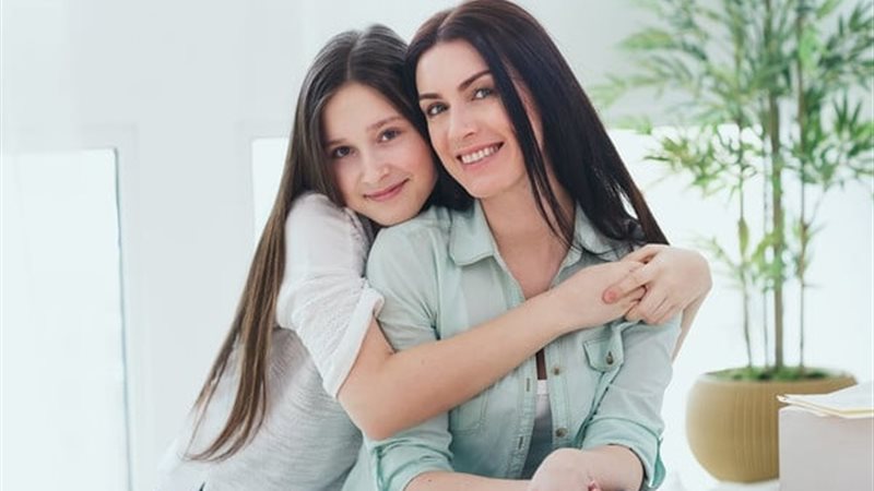 دعم الام لابنتها