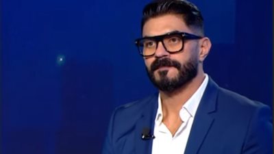 تصرف صادم من خالد سليم على الهواء بعد إصابة والدته بالسرطان (فيديو)