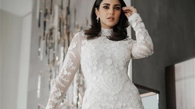 درة تتألق بفستان بلمسة أنثوية ساحرة من كارولينا هيريرا (صور)