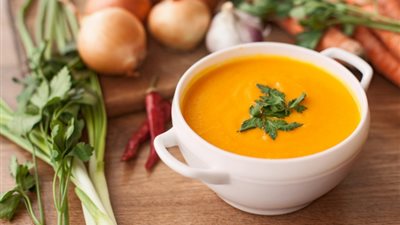 طريقة عمل  شوربة العدس بالخضار والكريمة