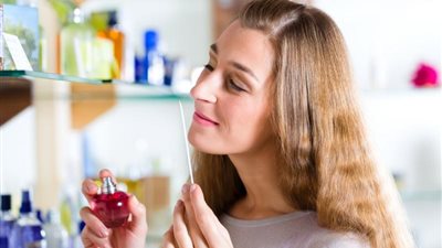 تفسير حلم العطر في المنام للعزباء والمتزوجة والحامل