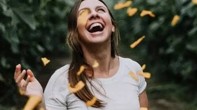 كيف تعيشي سعيدة بدون قصة حب «استمتعي بكونك سنجل»