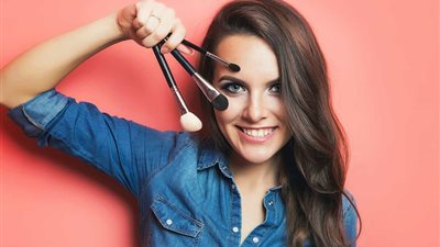 طرق مختلفة لتطبيق مكياج مناسب للعمل