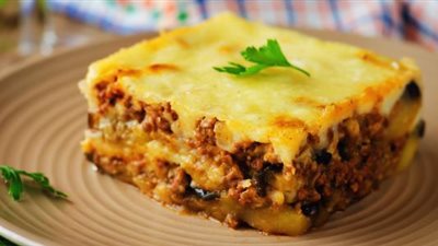 طريقة عمل المسقعة بالبشاميل بخطوات بسيطة