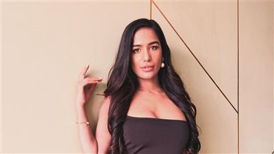 ممثلة هندية شهيرة تزيف خبر وفاتها بسبب سرطان الرحم