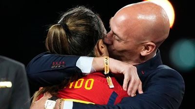 إيقاف لويس روبياليس 3 سنوات بعد أزمة بوسة لاعبة منتخب إسبانيا