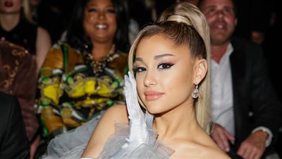 أريانا جراندي تستعد لعيد الحب بإطلالة باربي (صور) 