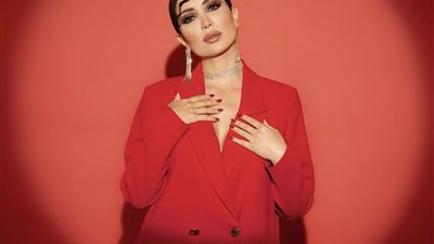 نسرين طافش تحتفل بعيد الحب بالأحمر الناري (صور)