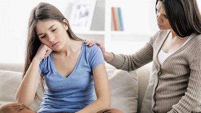 3 أسرار تفضل كل مراهقة إخفاءها عن أهلها (إنفوجراف)