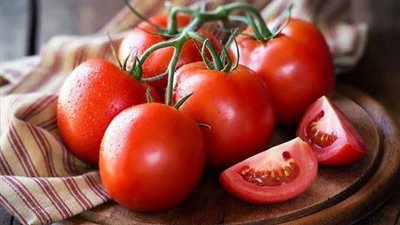 3 أضرار لتناول الطماطم على الريق