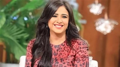 هكذا احتفلت ياسمين عبد العزيز بعيد الحب بعد انفصالها عن العوضي (فيديو)