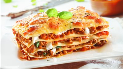 طريقة عمل اللازانيا بالدجاج والسبانخ