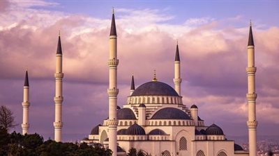 تفسير رؤية المسجد في المنام للعزباء والمتزوجة والحامل