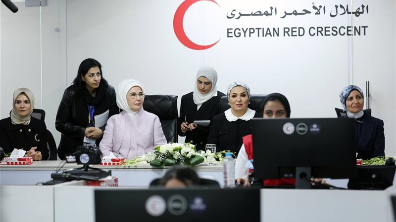 انتصار السيسي وامينة