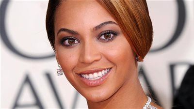 بيونسيه تروج لألبومها الجديد بإطلالات رعاة البقر الغريبة (صور) 