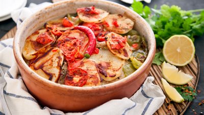 طريقة عمل صينية السمك بالبطاطس في الفرن «سهلة وبسيطة»