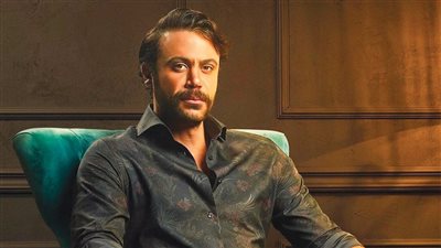 محمد إمام يحتفل بنجاح «أبو نسب» ويوجه رسالة لصناع «الحريفة»