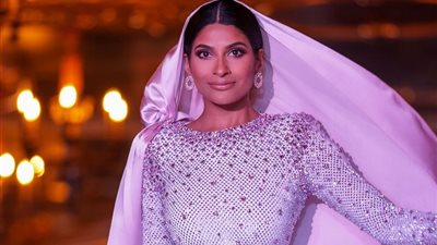 نجمة «دبي بلينج» تتألق بإطلالة أتيليه زهرة في أسبوع الموضة بلندن (صور)