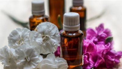 تفسير رؤية المسك في المنام للعزباء والمتزوجة والحامل