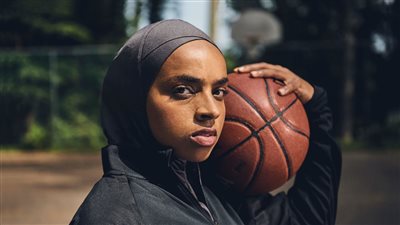 بلقيس عبد القادر أول لاعبة كرة سلة محجبة ومدافعة عن حقوق المرأة المسلمة 