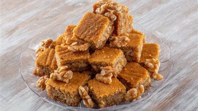  طريقة عمل البسبوسة بالتمر والقرفة أحسن من المحلات