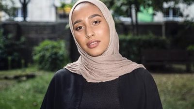 ماريا إدريسي أول عارضة أزياء محجبة مغربية بريطانية (صور)