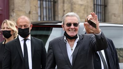 اكتشاف ترسانة أسلحة في منزل ساحر النساء آلان ديلون